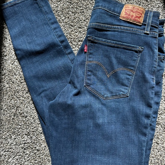 Levi's Women's Dark Blue Skinny Jeans - Picture 3 of 3
